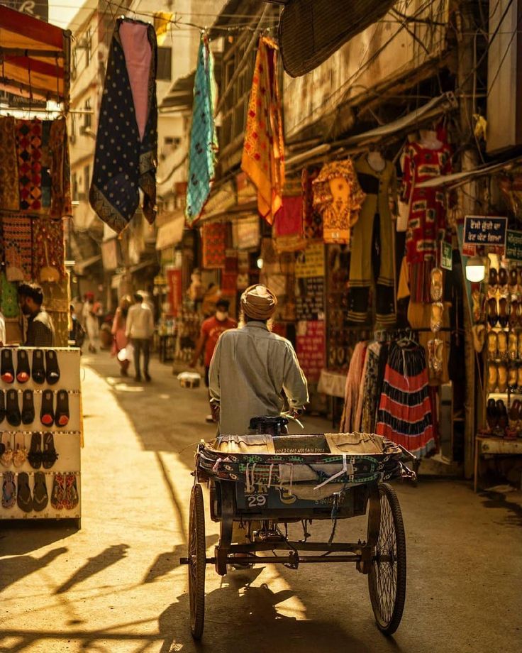 Moving to Delhi can be exhilarating yet daunting, Best Accessories Market In Delhi especially when navigating its bustling markets, each offering a unique shopping experience. Whether you're a fashion enthusiast, a foodie, or someone seeking to explore local culture, Best Accessories Market In Delhi I have something for everyone. Here's a curated selection of the city's most iconic markets: